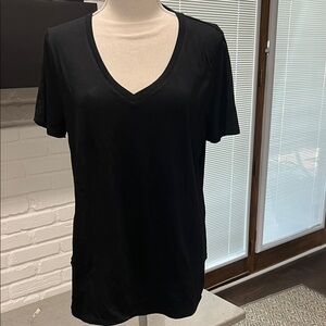 Ann Taylor Black V-Neck Short Sleeve Tee